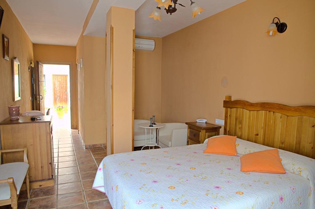 Hotel Posada Casas Viejas Беналуп Касас Виехас Стая снимка