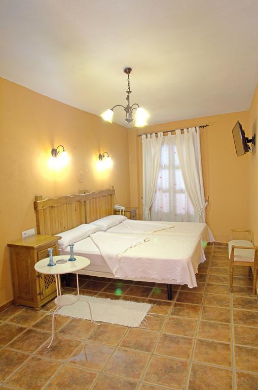 Hotel Posada Casas Viejas Беналуп Касас Виехас Екстериор снимка