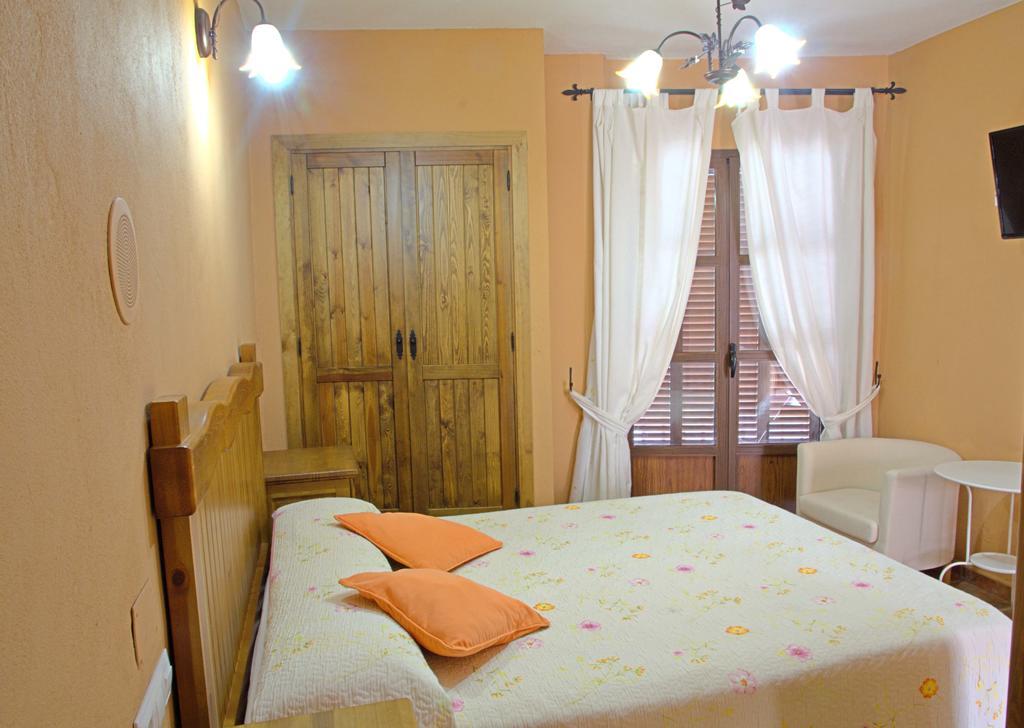 Hotel Posada Casas Viejas Беналуп Касас Виехас Екстериор снимка